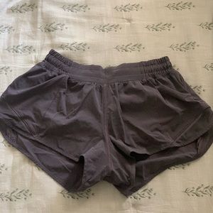DISCONTINUED LULULEMON Hotty Hot low rise shorts 2.5”